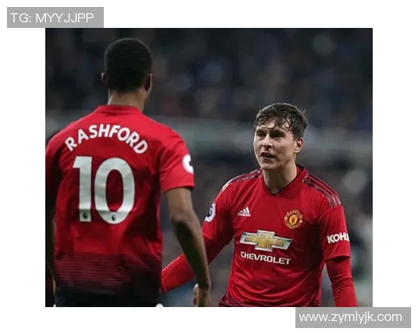 曼联与雷丁精彩对决比赛录像回放全程回顾与精彩瞬间分析 曼联与雷丁精彩对决比赛录像回放全程回顾与精彩瞬间分析